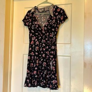 Size women’s small floral pattern dress. Short length, very soft and stretchy.